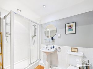 Ensuite- click for photo gallery